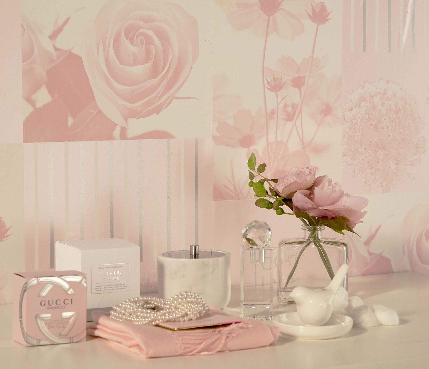Rose Blush Floral Papier Peint Feuille Papillons Fleurs géométrique carreaux Plumes