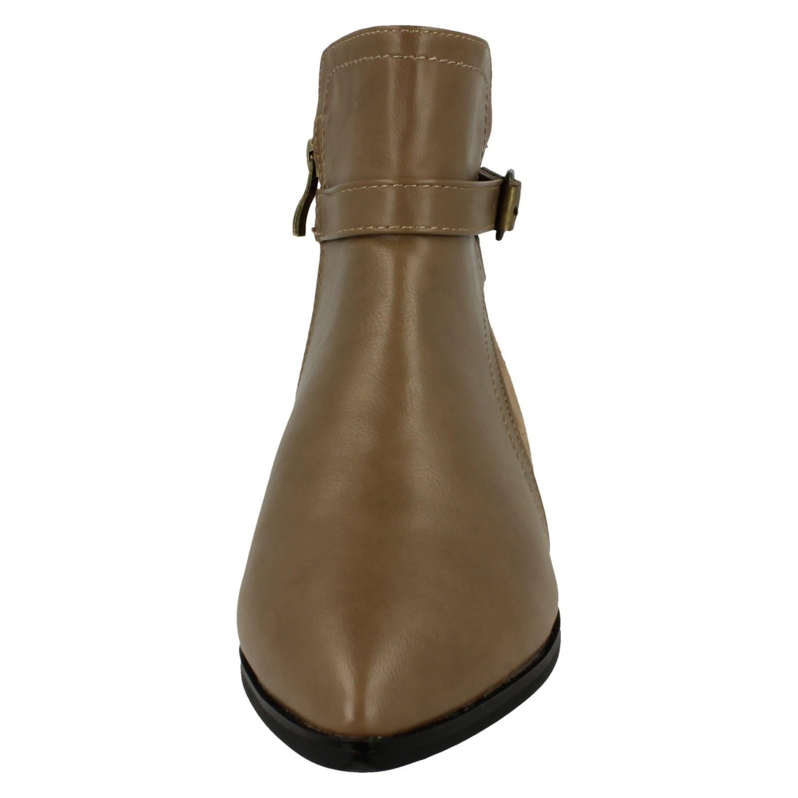 Señoras punto En Detalle Hebilla Puntera en Punta Botas al tobillo con cremallera interior F4R363