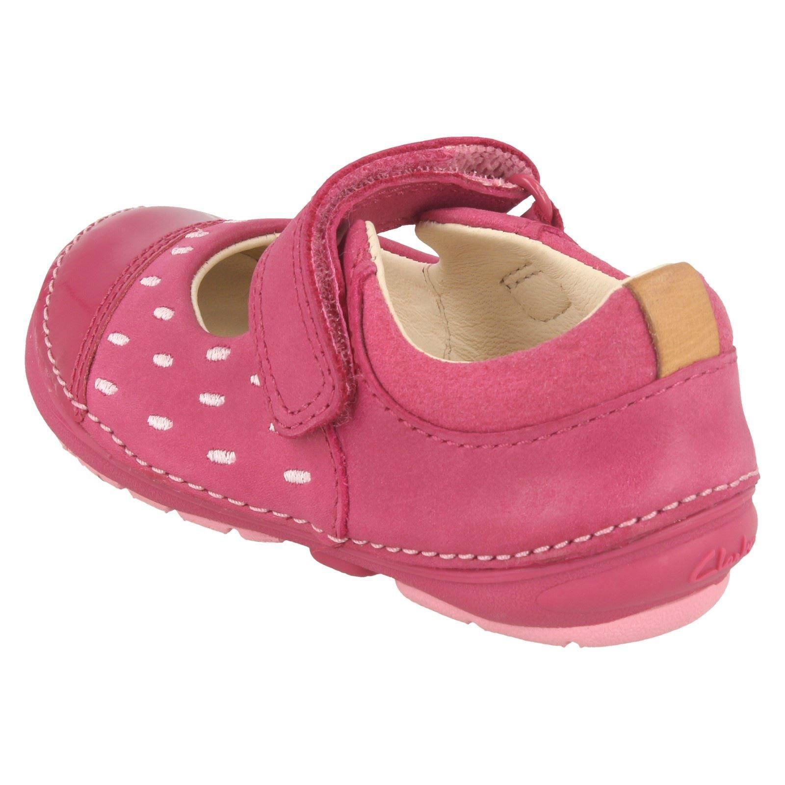 Girls Clarks First Shoes Casual Flats /'Softly Lou/'