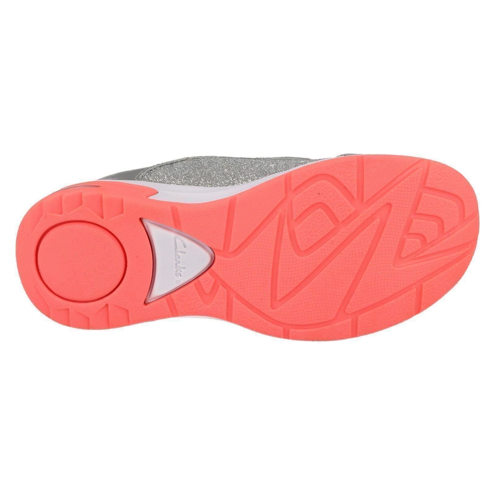 Filles Clarks Décontracté Velcro En Cuir Baskets Avec Lumières Piper Chat