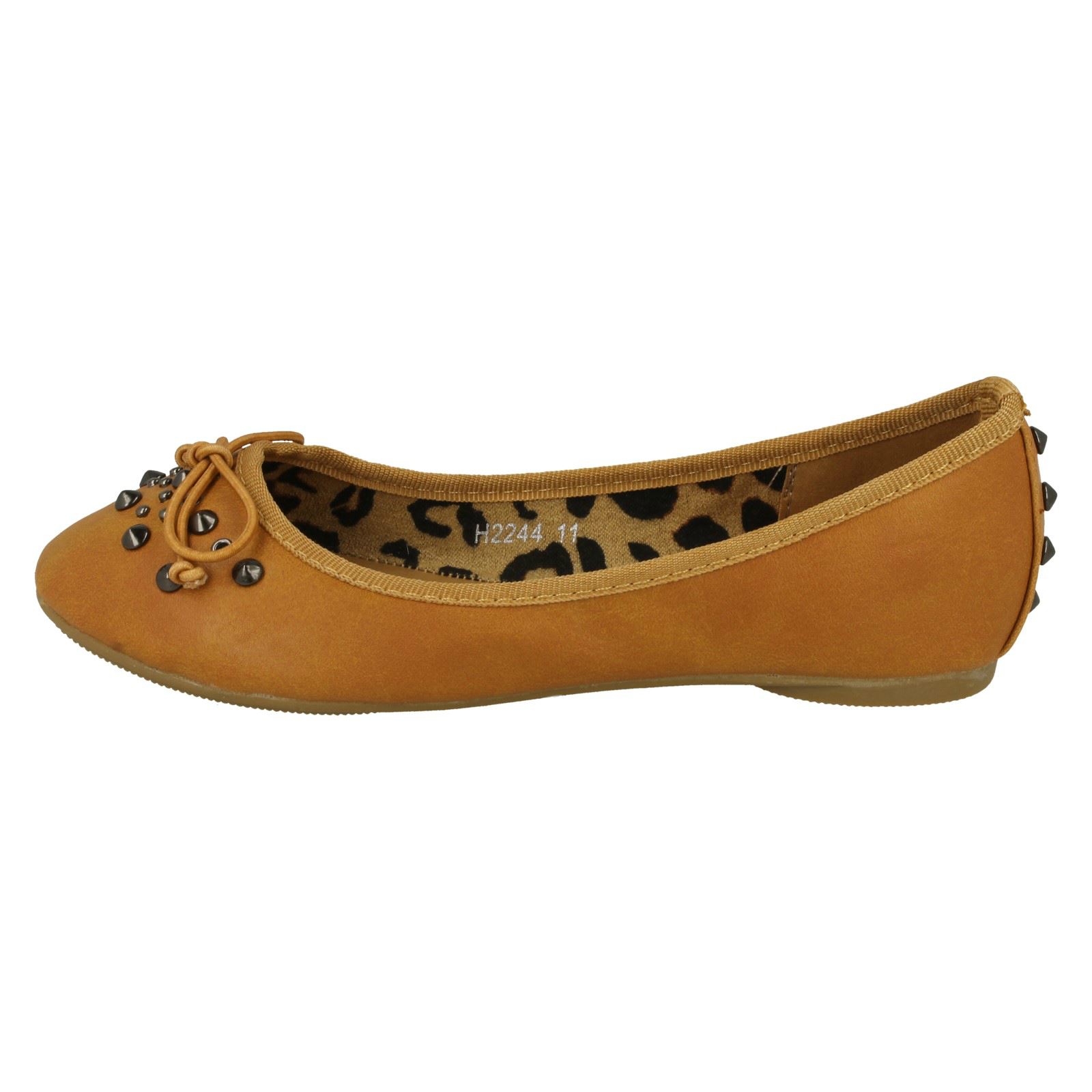 Girls Cutie Flat Ballerina Shoe With A Bow Detail Girls Cutie Flat Ballerina Shoe With A Bow Detail