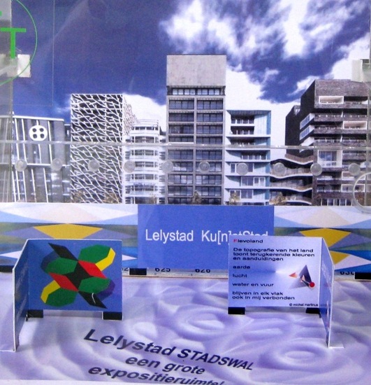 Lelystad. Maquette van hedendaagse stadswal van glas