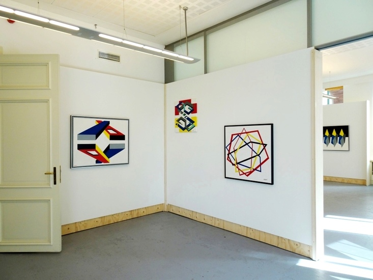 Geometrisch werk tijdens solo expositie galerie Bos Fine Art, gelegen tegenover Mauritshuis in Den Haag. sept. 2019