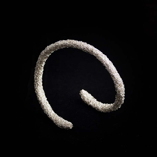 Gebreide zilveren slangarmband