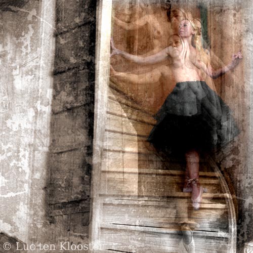 Nude descending a staircase1