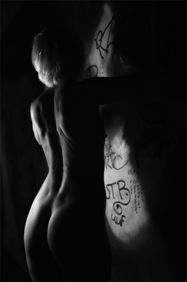 Woman at Graffiti Wall werk 3