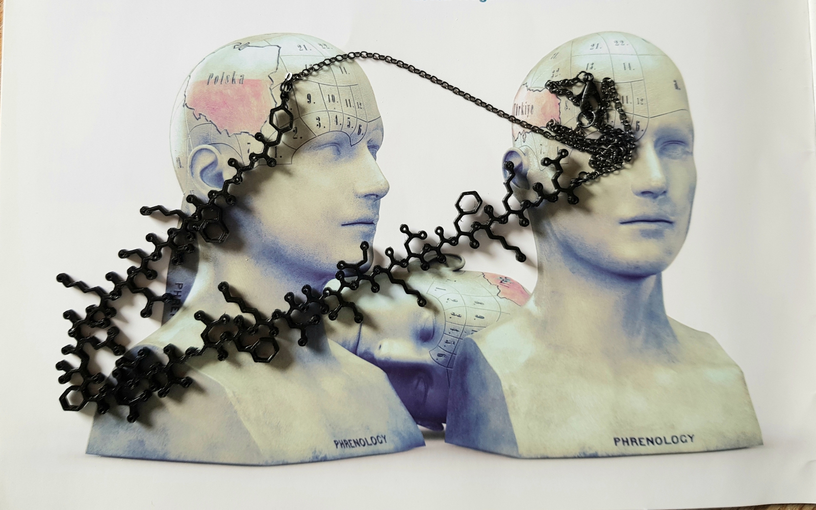 Endorfine molecule collier, het pain killer hormone sieraad