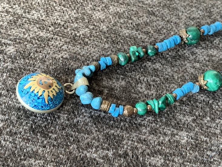 Ketting met hanger van turkoois en malachiet