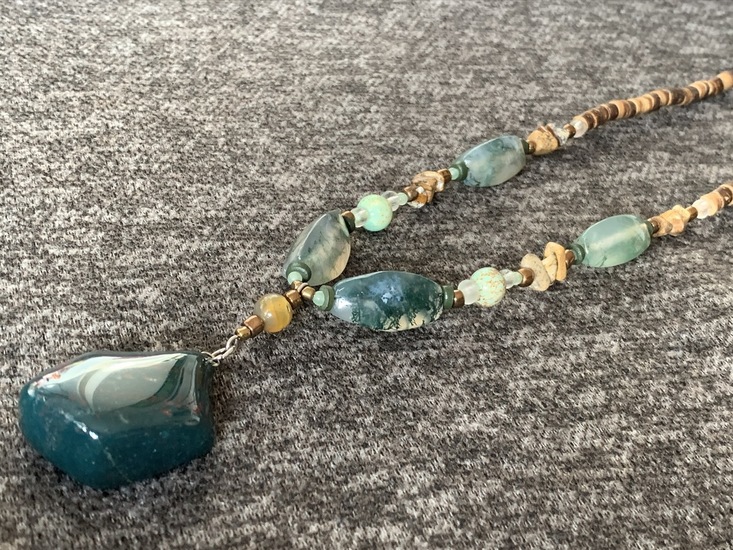 Ketting met hanger van heliotroop