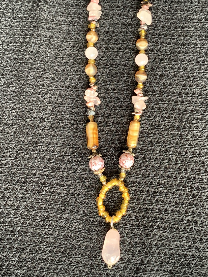 Ketting met rozekwarts en rhodoniet