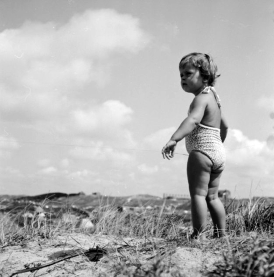 Meisje in duinen