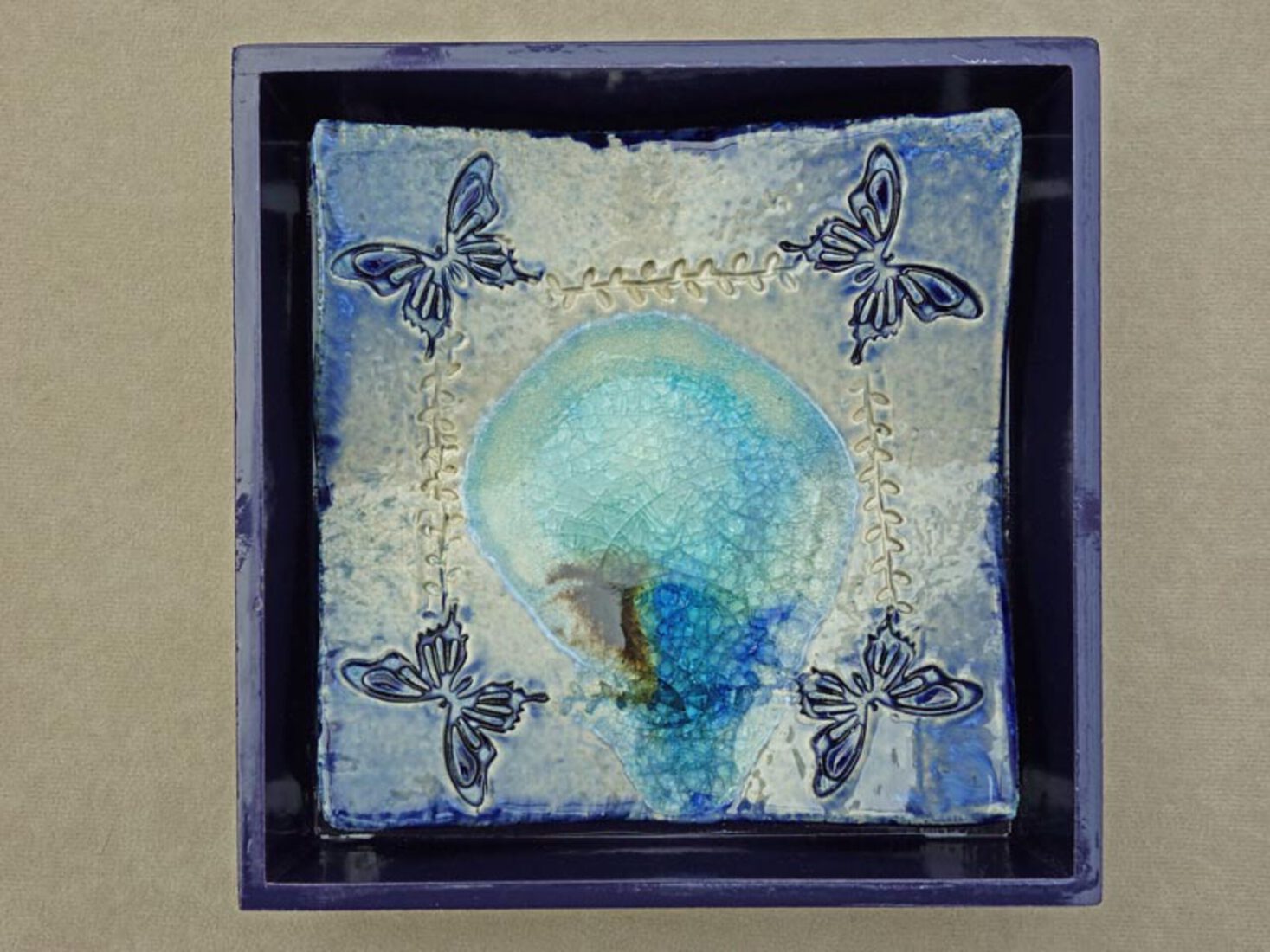Vierhoekig wandbord, viereckiger Wandteller, quadrangle wall plate, mural quarilatère