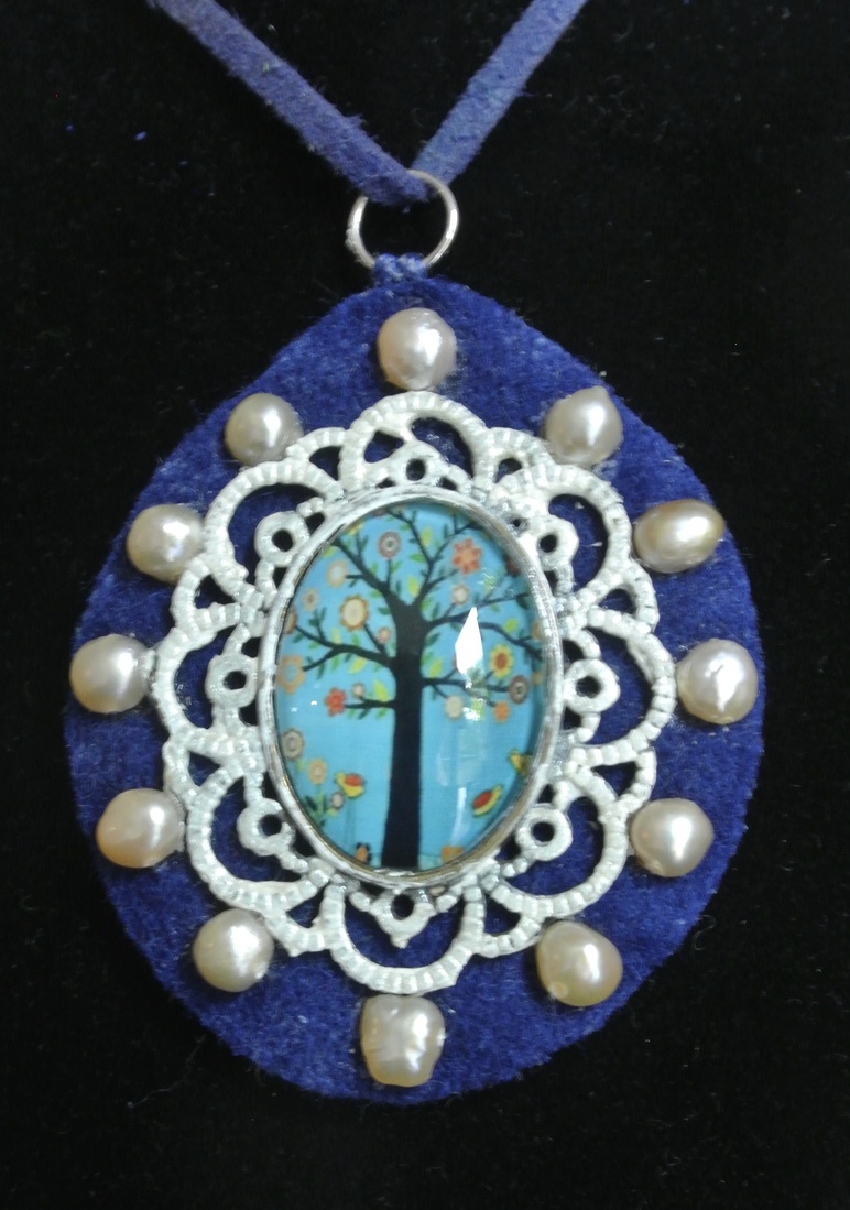 hanger boom met blauw vilt