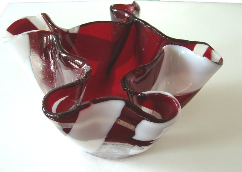 Rood met witte plooivaas