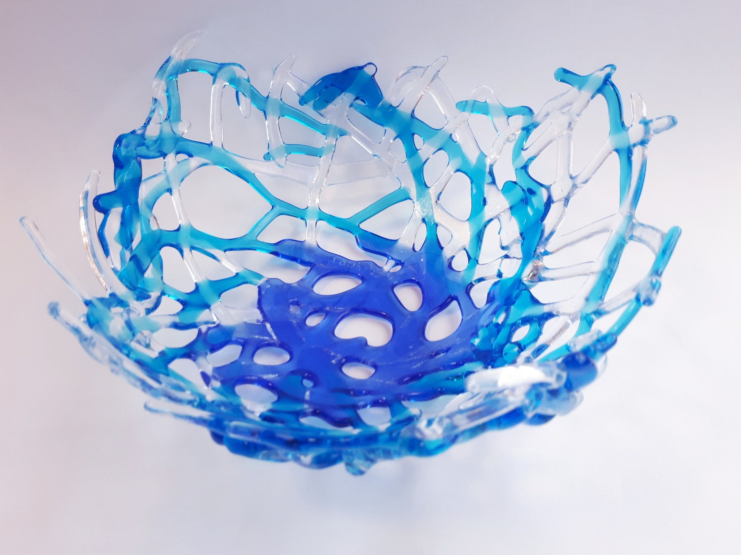 Koraalschaal in mixed blauw glas