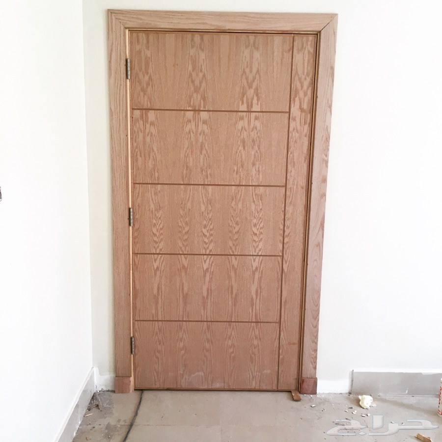 ابواب وحلوق وديكورات خشبيه