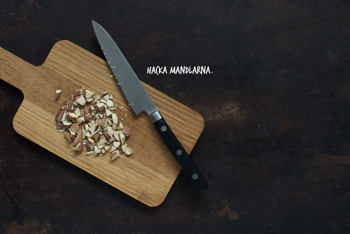 Recept: Havregrynsgröt med mandelmjölk och bakade plommon | Frk. Kräsen