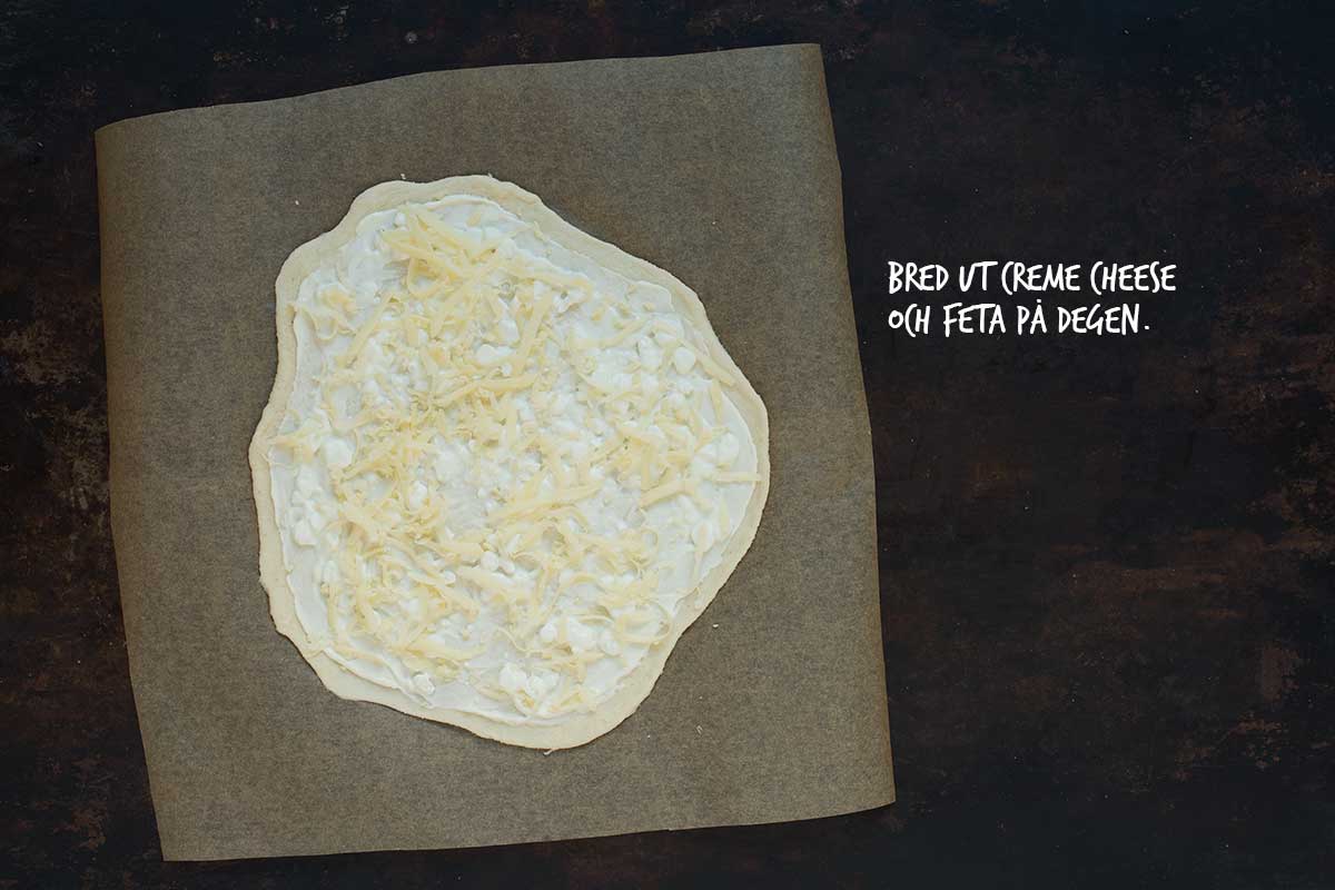 Recept: Vit pizza med salami, ruccola och körsbärstomater | Frk. Kräsen