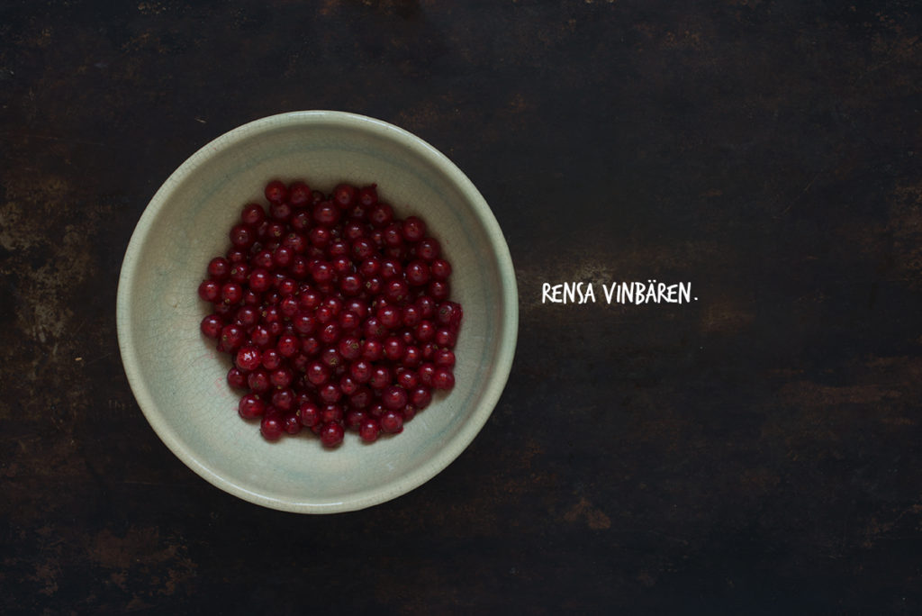 Recept: Crumble med röda vinbär och vit choklad | Frk. Kräsen