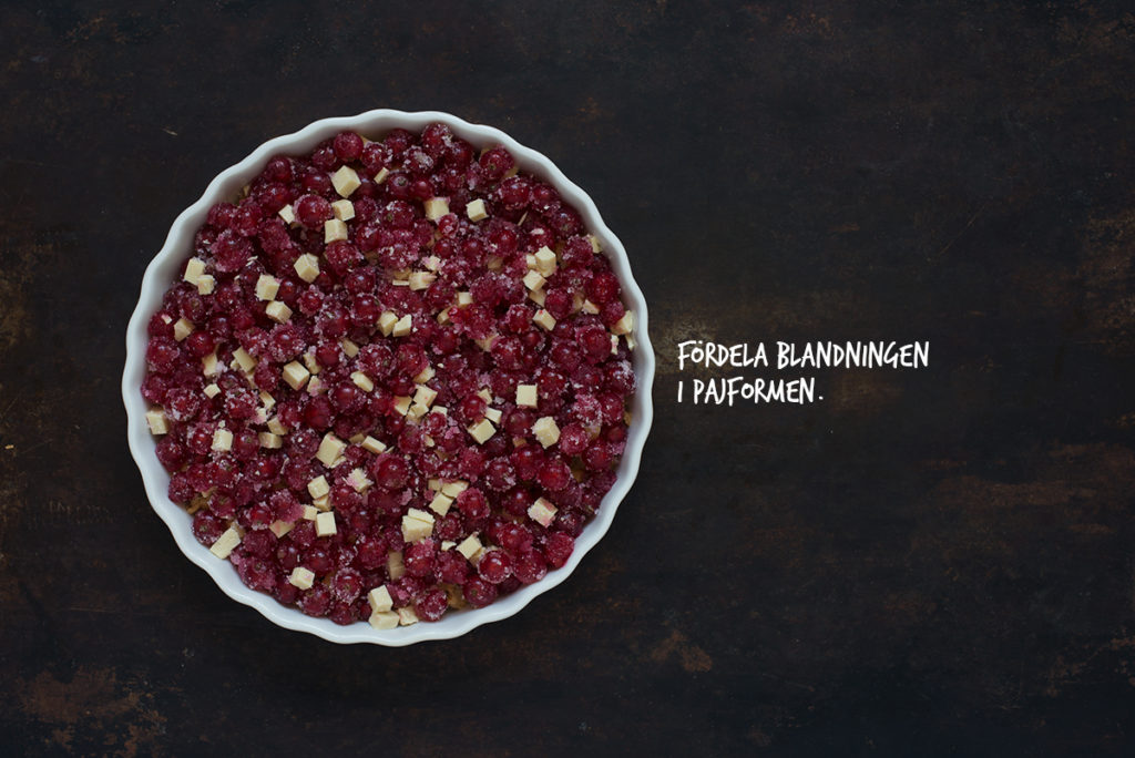 Recept: Crumble med röda vinbär och vit choklad | Frk. Kräsen