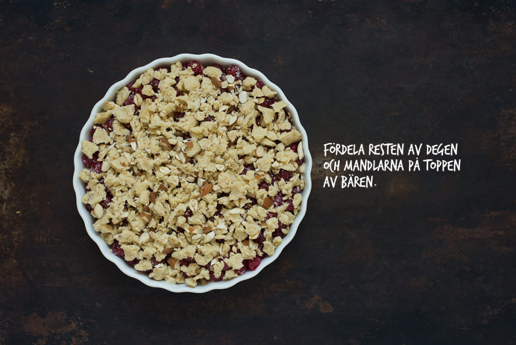 Recept: Crumble med röda vinbär och vit choklad | Frk. Kräsen