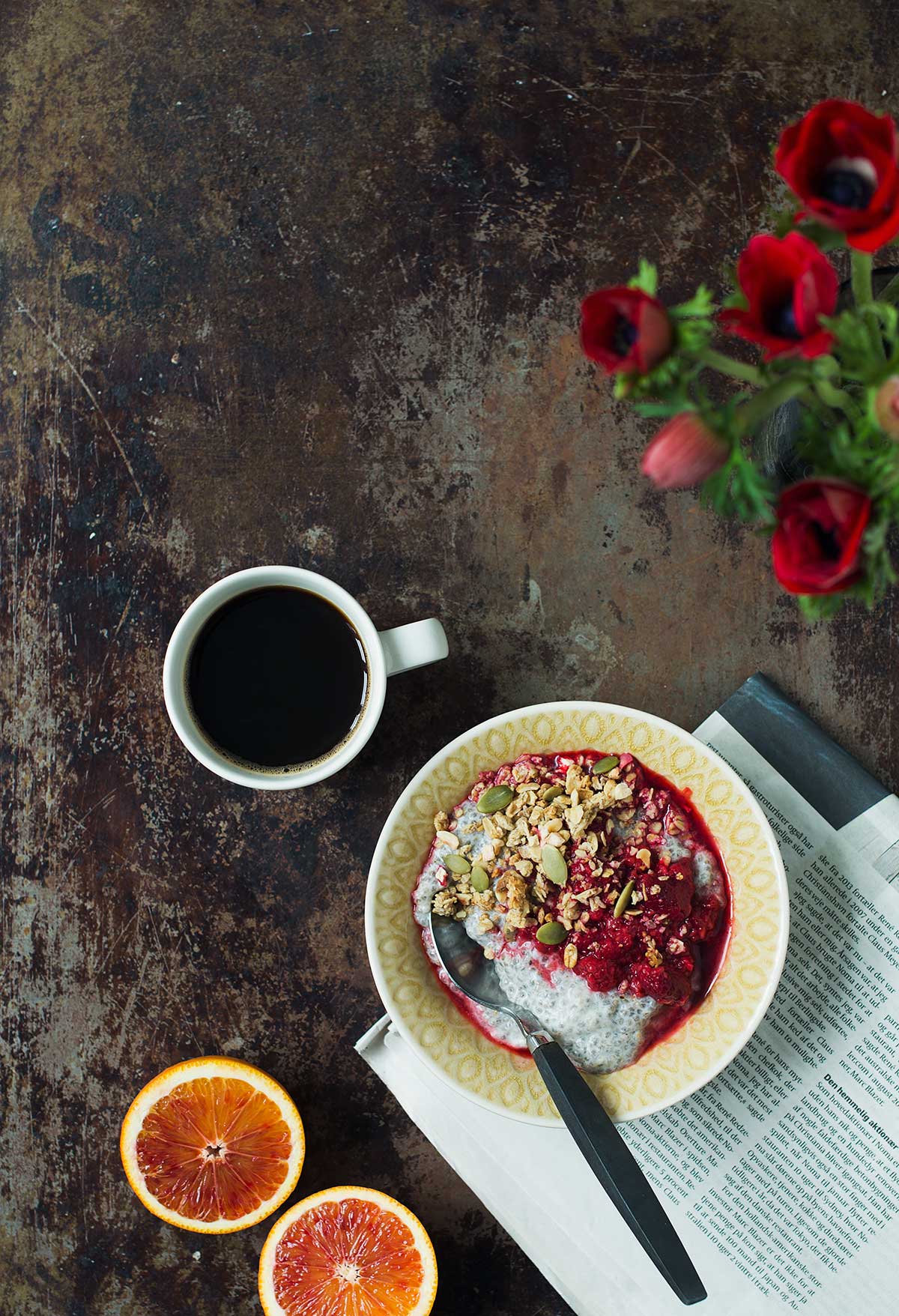 Recept: Chiagröt med kokosmjölk, hallon och granola | Frk. Kräsen