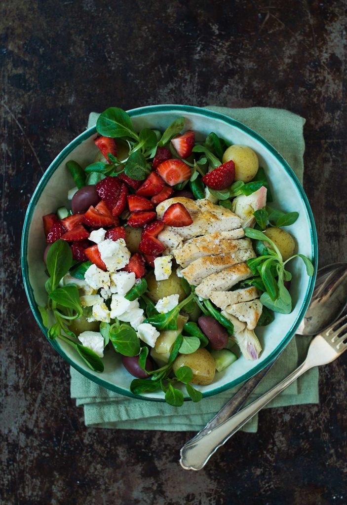 Recept: Kycklingsallad med potatis och jordgubbar | Frk. Kräsen
