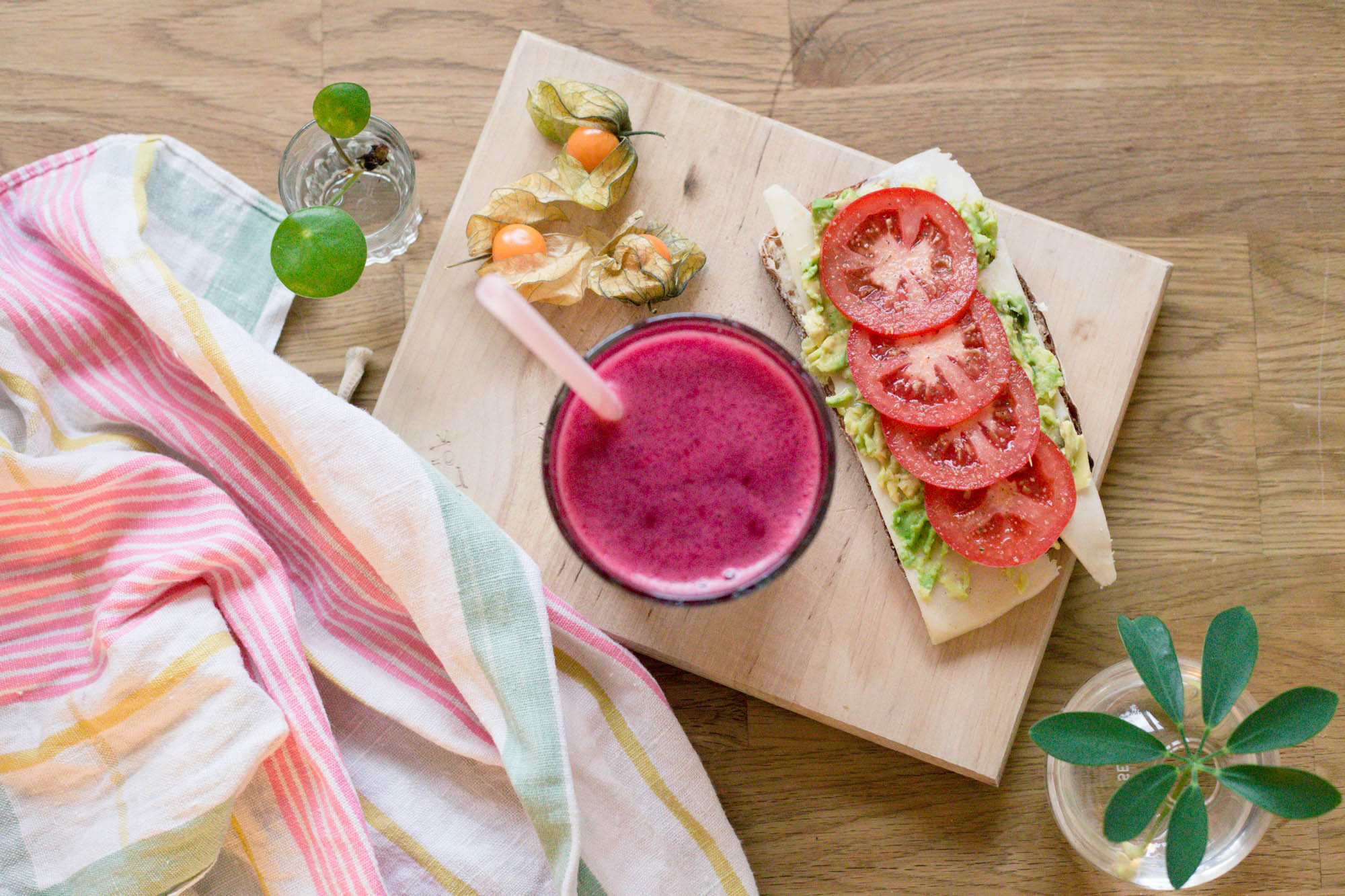 Rosa smoothie med rödbeta och lingon
