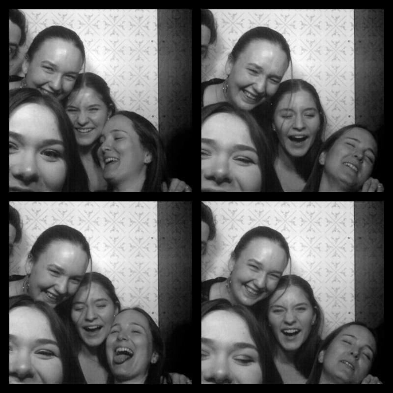 Photomat 09.04.2023 23:01:56