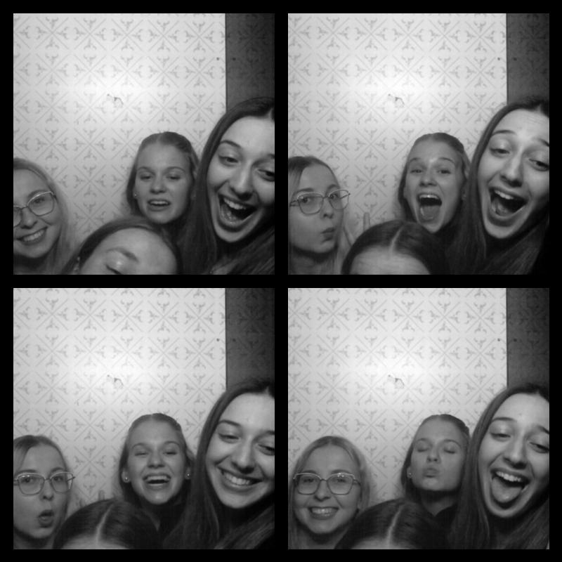 Photomat 15.04.2023 21:50:42