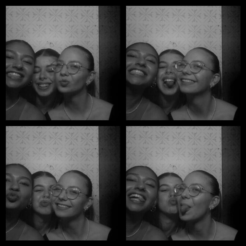 Photomat 15.04.2023 22:37:33
