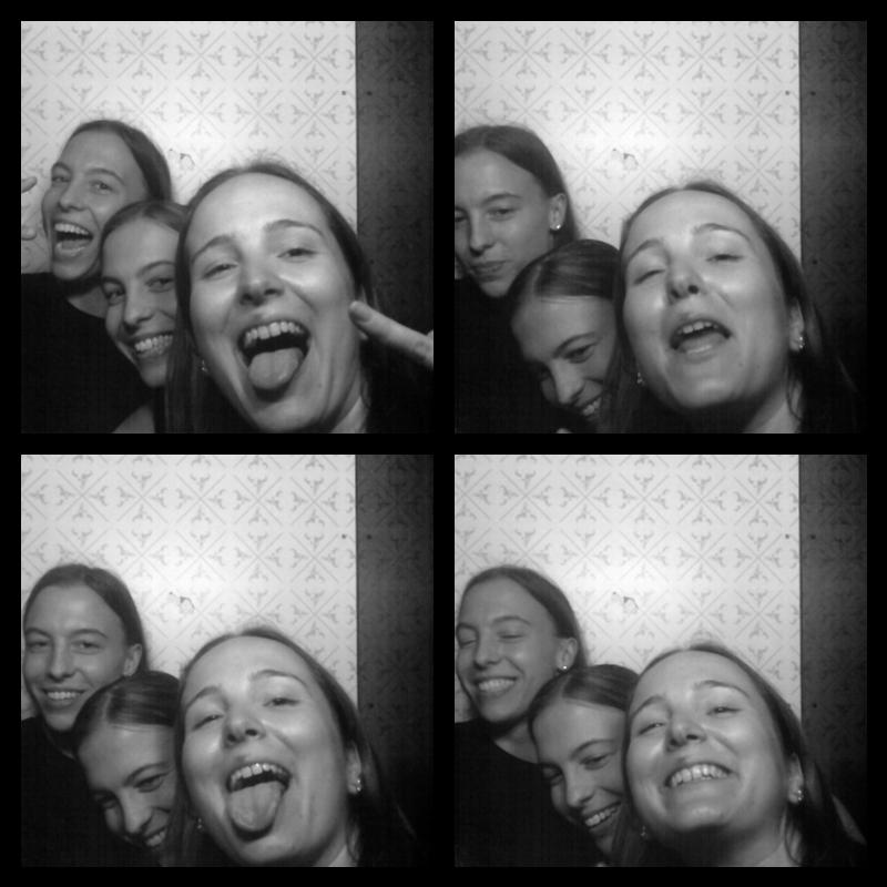 Photomat 15.04.2023 22:40:49