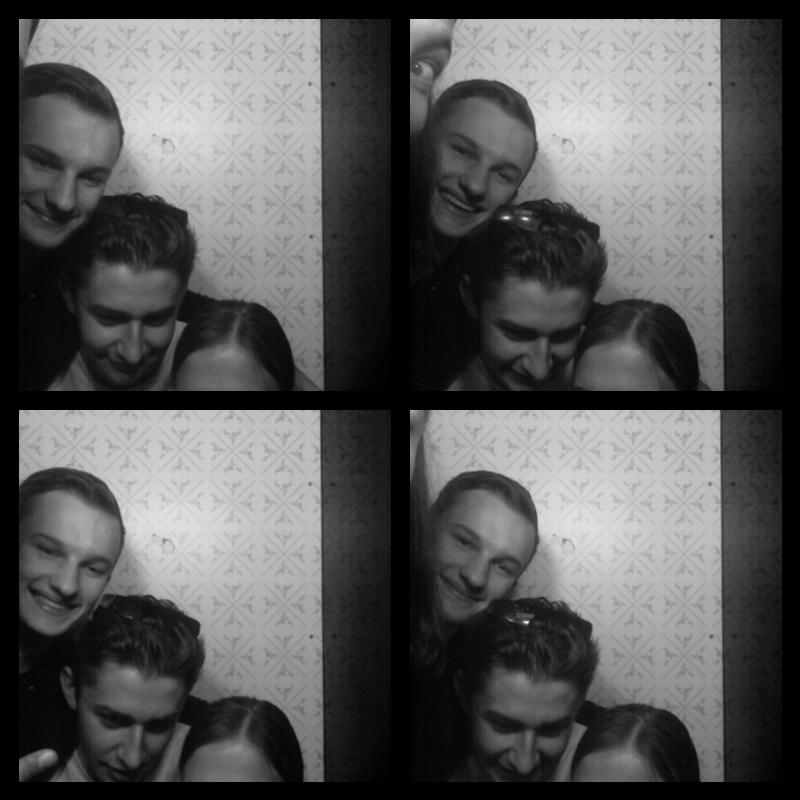 Photomat 15.04.2023 22:44:08