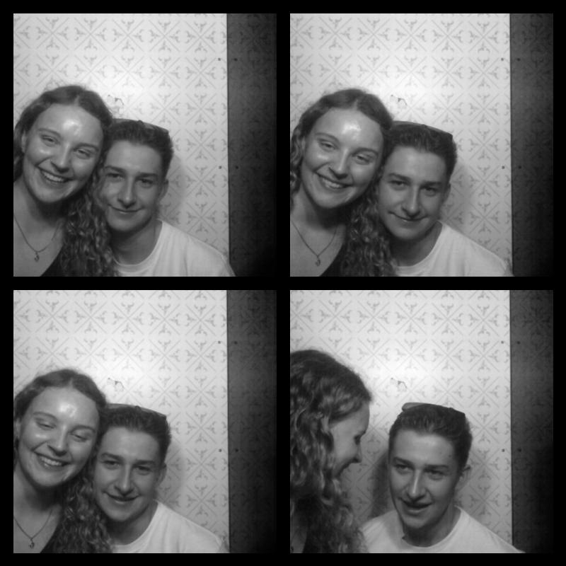 Photomat 15.04.2023 22:45:13