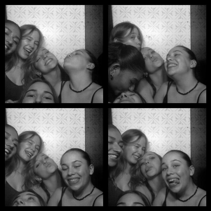 Photomat 15.04.2023 22:54:24