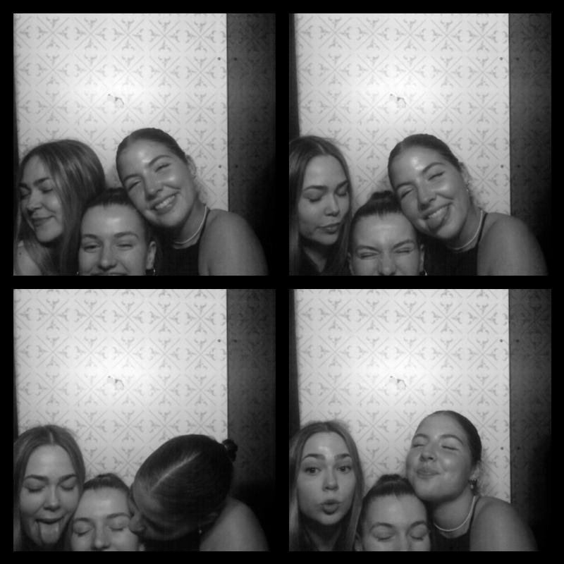 Photomat 15.04.2023 22:57:19