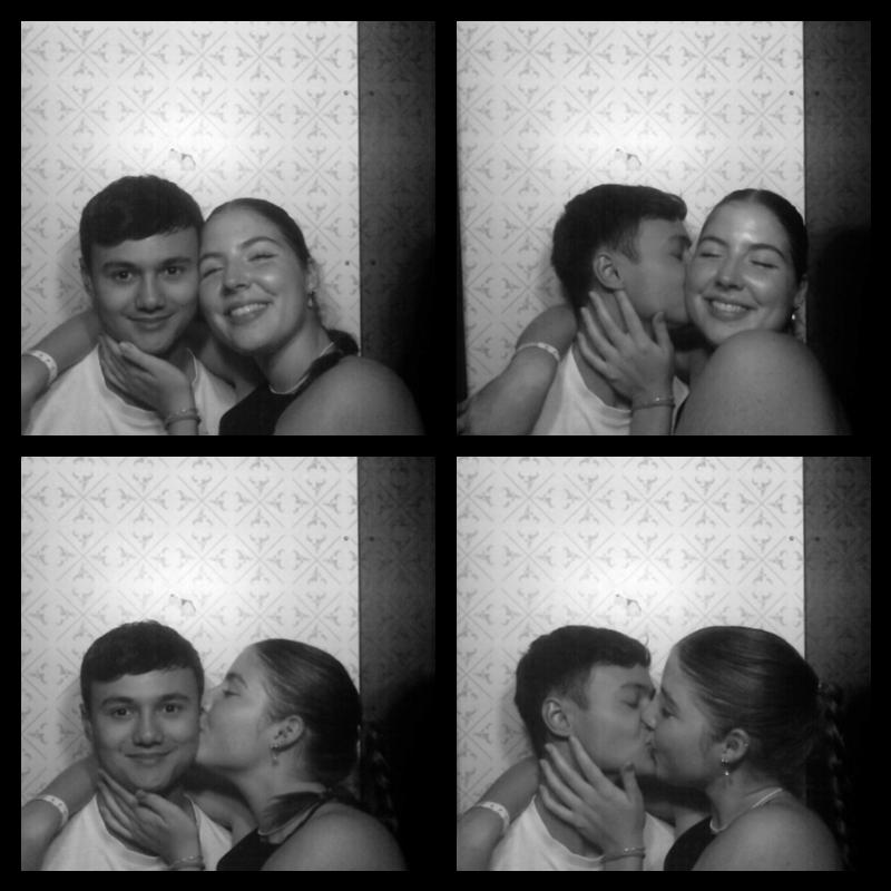 Photomat 15.04.2023 23:00:40