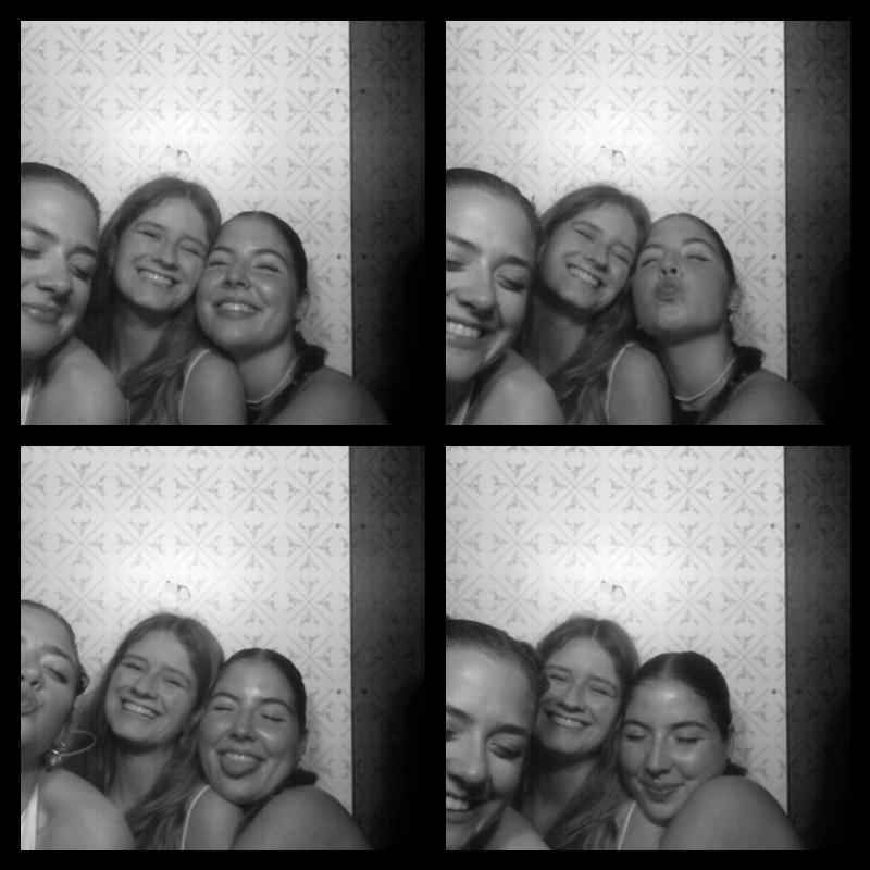 Photomat 15.04.2023 23:02:06