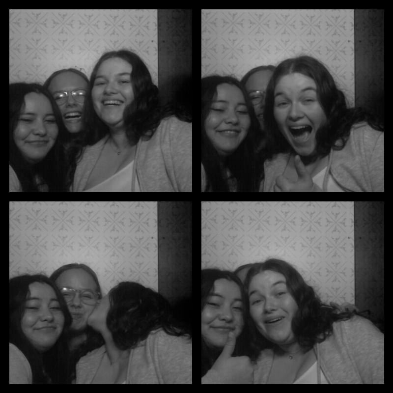 Photomat 22.04.2023 21:04:53