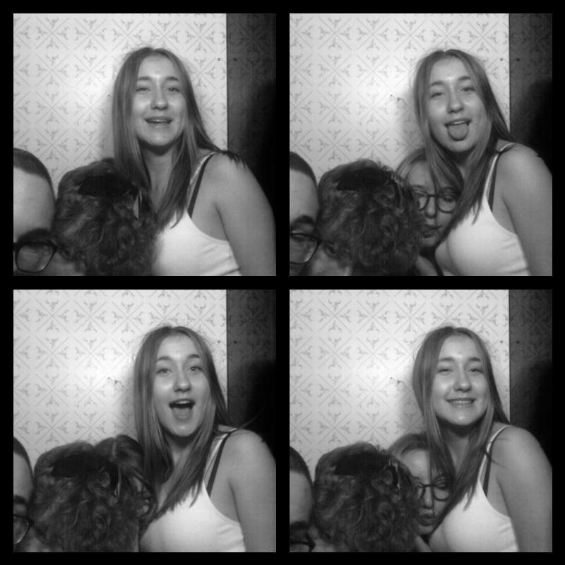 Photomat 22.04.2023 21:59:51