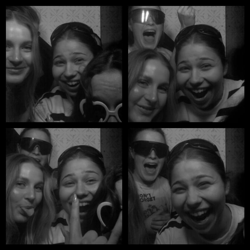 Photomat 22.04.2023 22:15:45