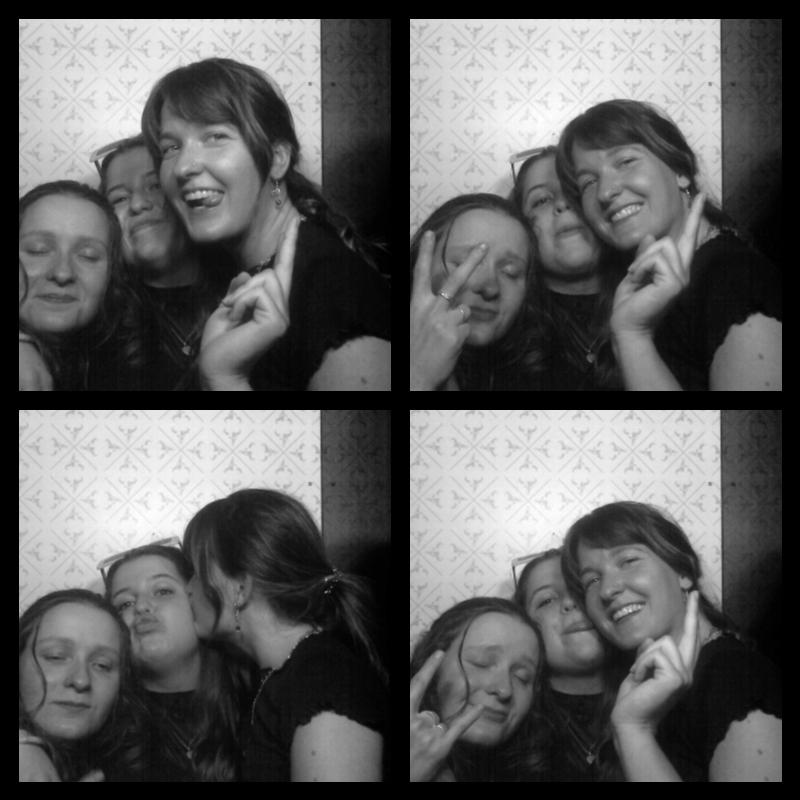 Photomat 23.04.2023 00:33:15