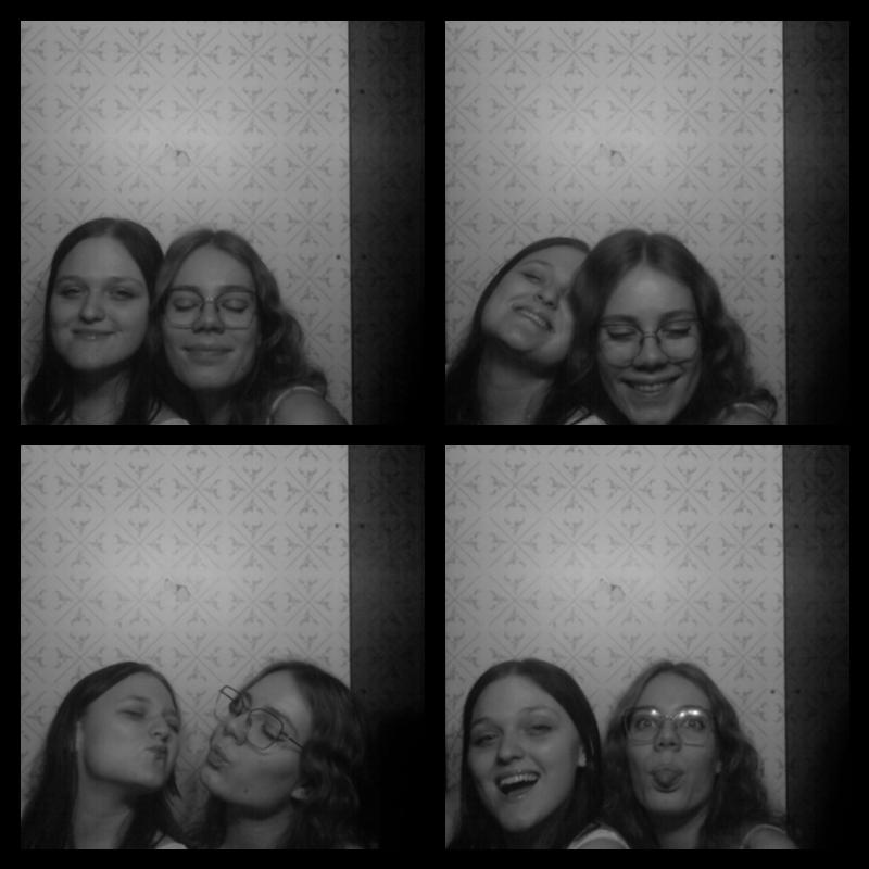 Photomat 23.04.2023 00:43:04