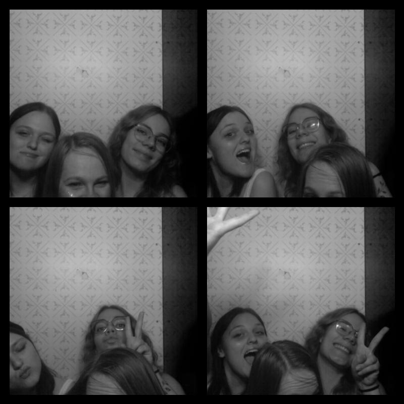 Photomat 23.04.2023 00:43:43