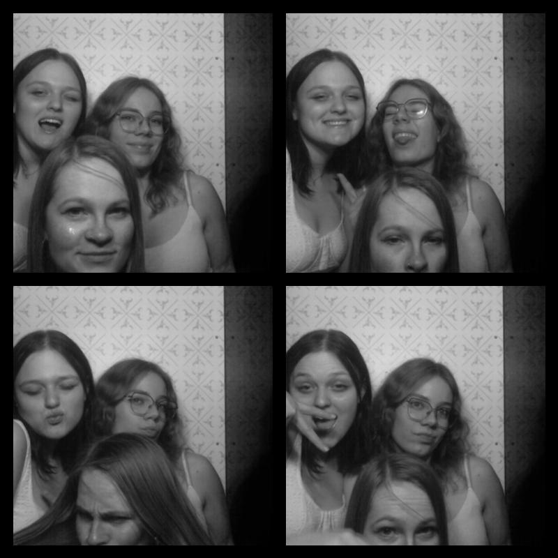 Photomat 23.04.2023 00:44:25