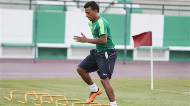 شيفو يستعد للموسم الجديد مع الأهلي في إسبانيا بمواجهات نارية