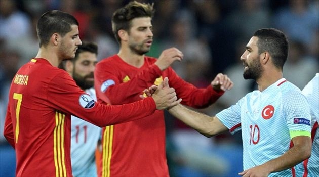 غضب في الاتحاد الإسباني من تعلقيات بيكيه ضد ريال مدريد