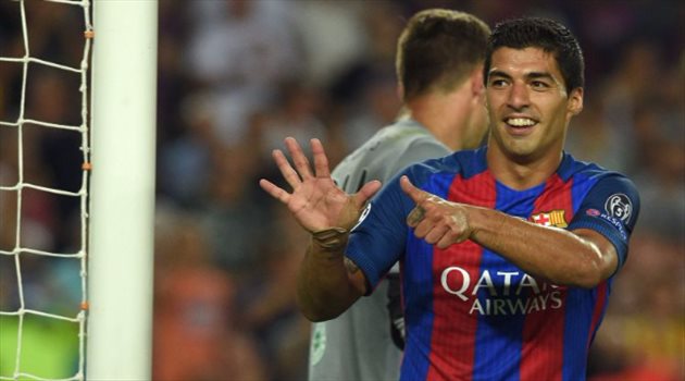 سواريز يقترب من تجديد عقده مع برشلونة