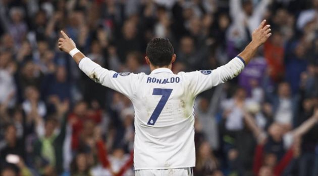ريال مدريد يبدأ خطوات تأمين نفسه من عقوبة الفيفا ويجدد للثلاثي