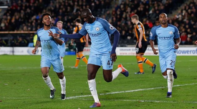 يايا توريه قد يقبل تخفيض راتبه للبقاء في مانشستر سيتي